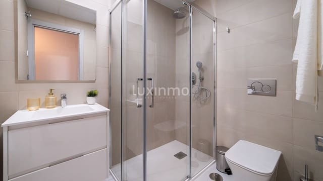 Apartamento de 3 habitaciones en Playa Poniente, Benidorm en venta con piscina garaje - 564.000 € (Ref: 10167482)
