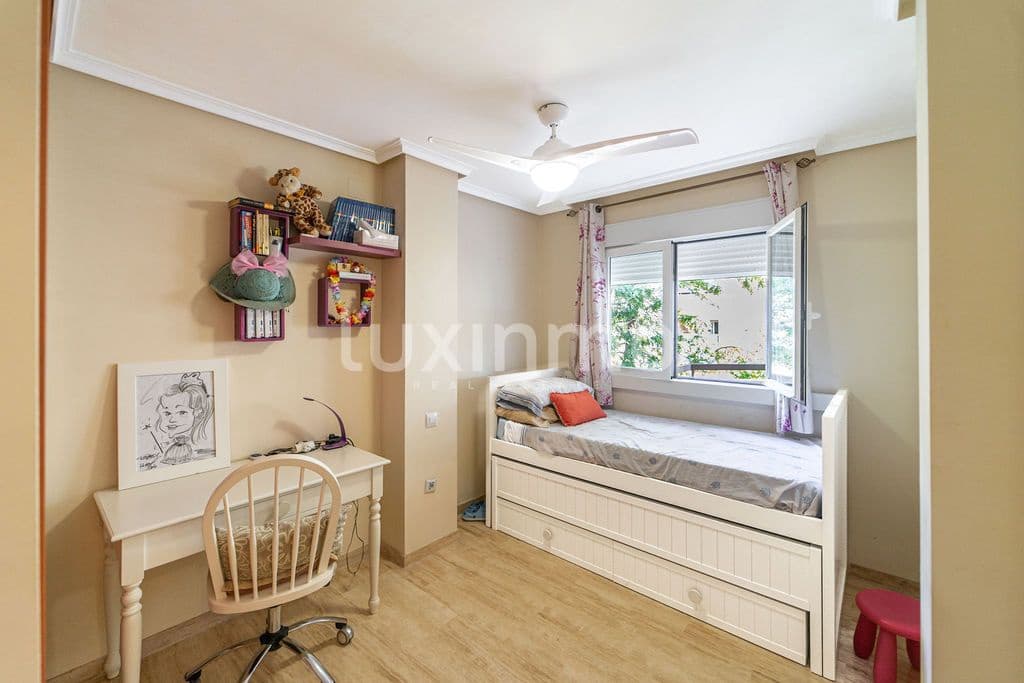3 sovrum Lägenhet att hyra i Arenal med pool garage - 1 800 € (Ref: 10175517)