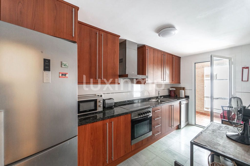 3 sovrum Lägenhet att hyra i Arenal med pool garage - 1 550 € (Ref: 10175518)
