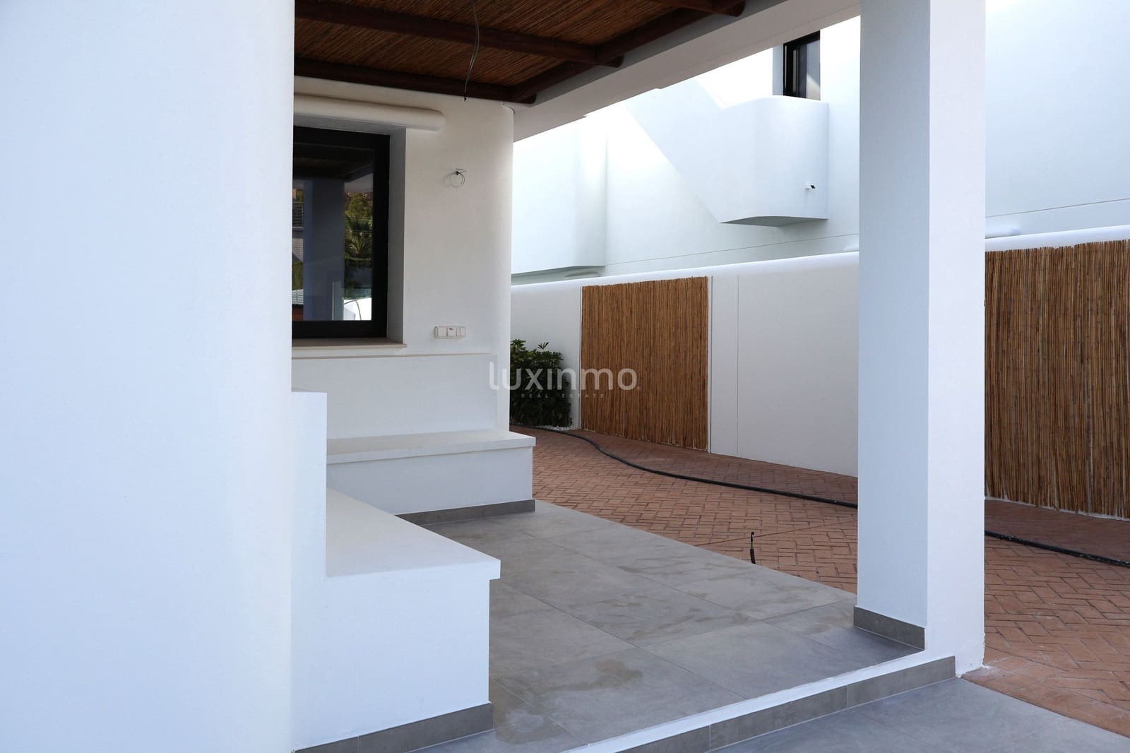 4 Zimmer Villa zu verkaufen in Albir mit Pool Garage - 875.000 € (Ref: 3665536)