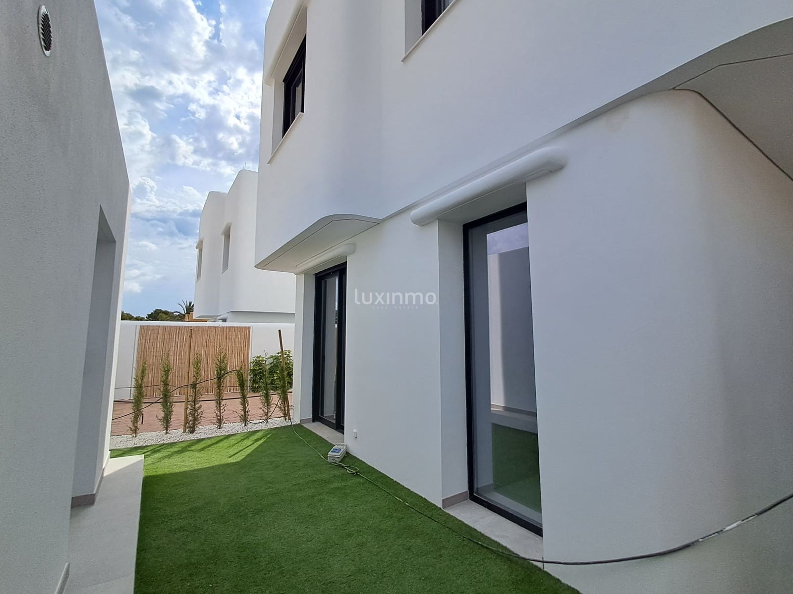 4 Zimmer Villa zu verkaufen in Albir mit Pool Garage - 875.000 € (Ref: 3665536)
