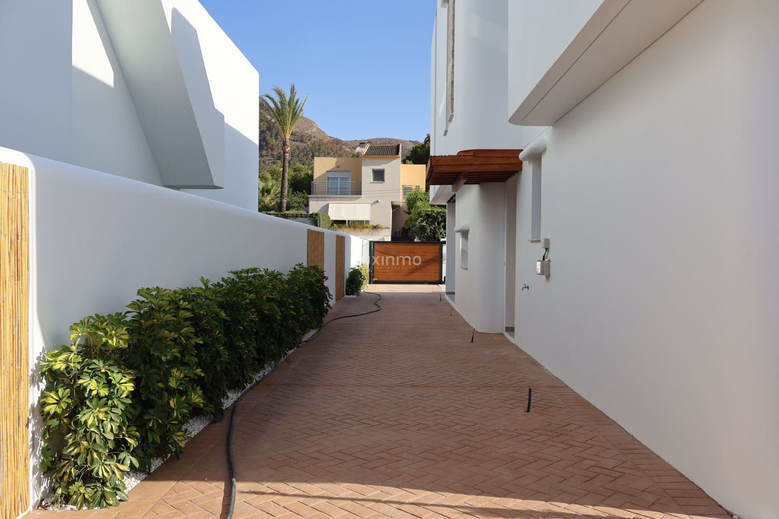 4 Zimmer Villa zu verkaufen in Albir mit Pool Garage - 875.000 € (Ref: 3665536)