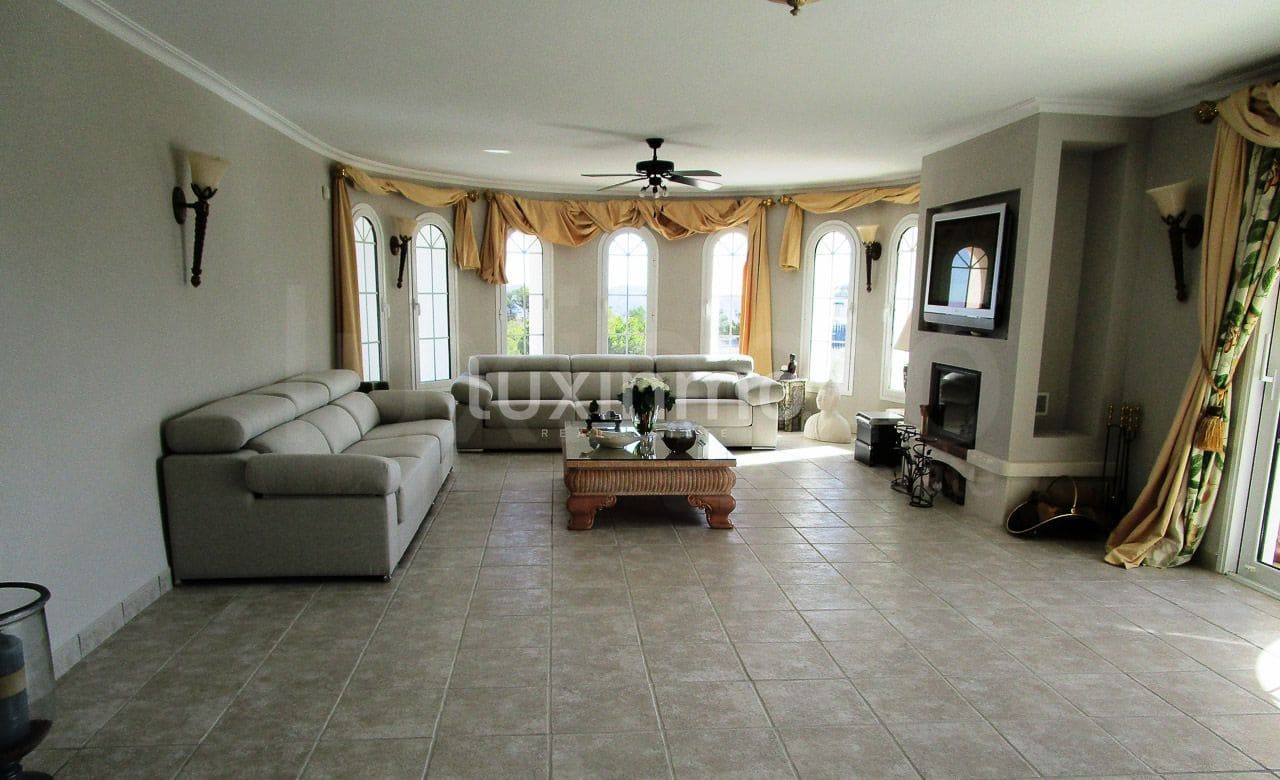 8 soverom Villa til salgs i La Nucia med svømmebasseng garasje - € 4 200 000 (Ref: 5013663)