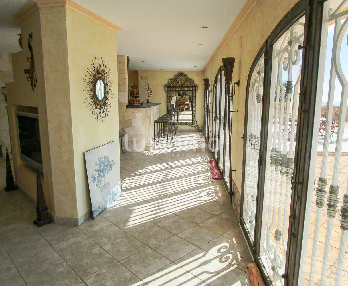 8 soverom Villa til salgs i La Nucia med svømmebasseng garasje - € 4 200 000 (Ref: 5013663)