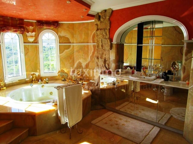 8 sovrum Villa till salu i La Nucia med pool garage - 4 200 000 € (Ref: 5013663)