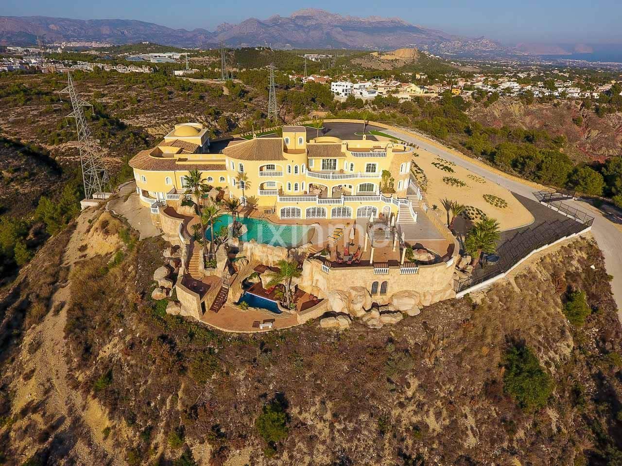 8 soverom Villa til salgs i La Nucia med svømmebasseng garasje - € 4 200 000 (Ref: 5013663)