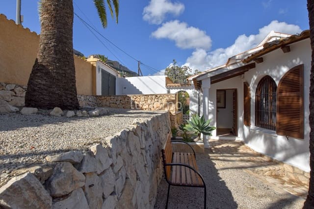 3 bedroom Villa for rent in Calpe / Calp with pool garage - € 2,500 (Ref: 5847343)