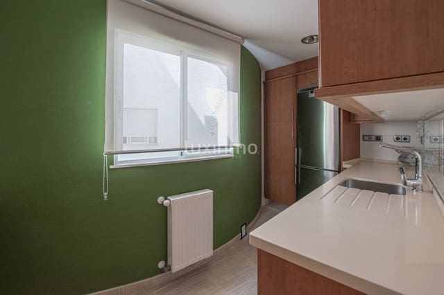 Penthouse de 2 chambres à louer à Calpe / Calp avec garage - 1 300 € (Ref: 7475029)