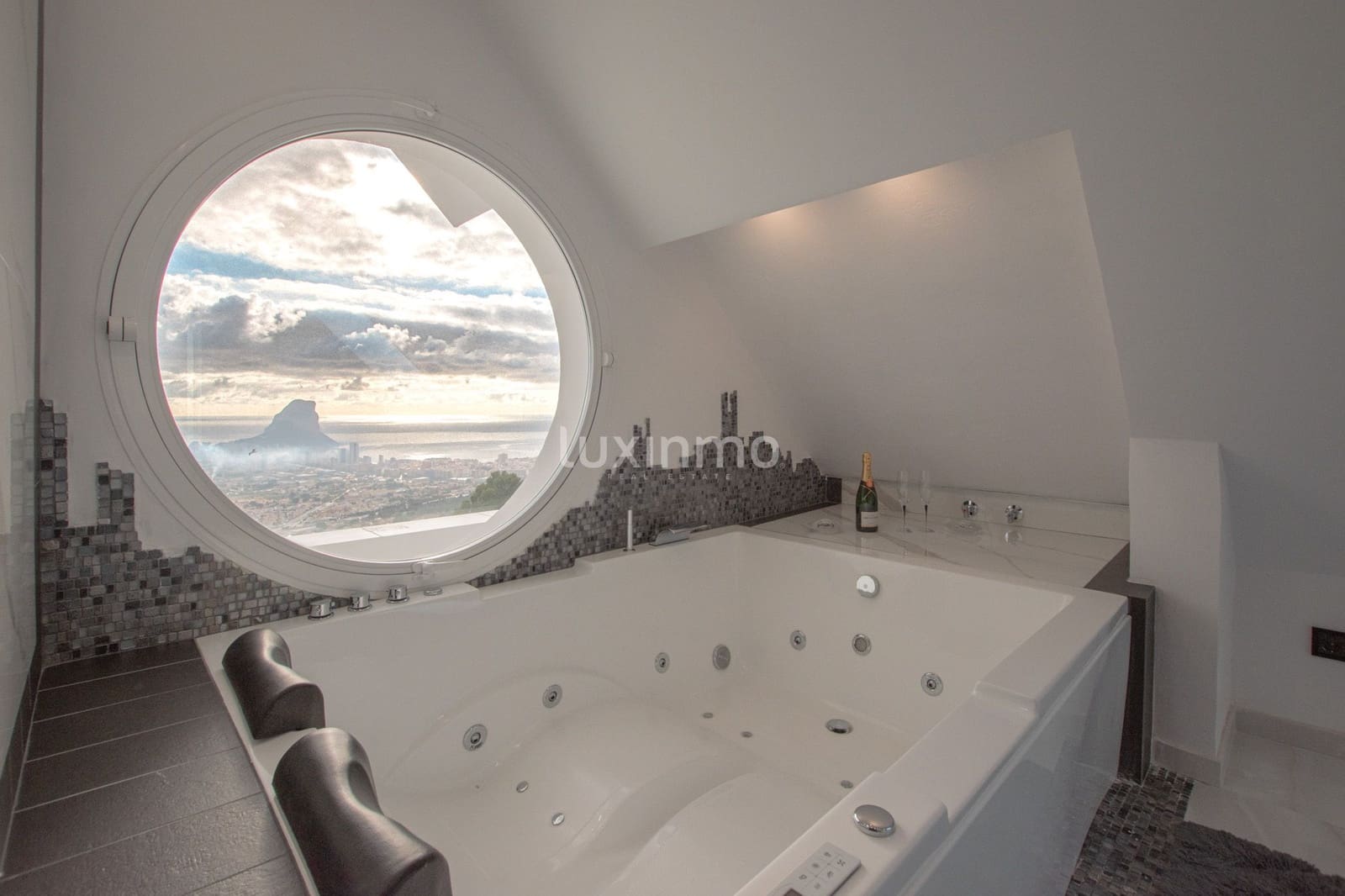 Chalet de 6 habitaciones en Calpe / Calp en venta con piscina garaje - 3.400.000 € (Ref: 7698327)