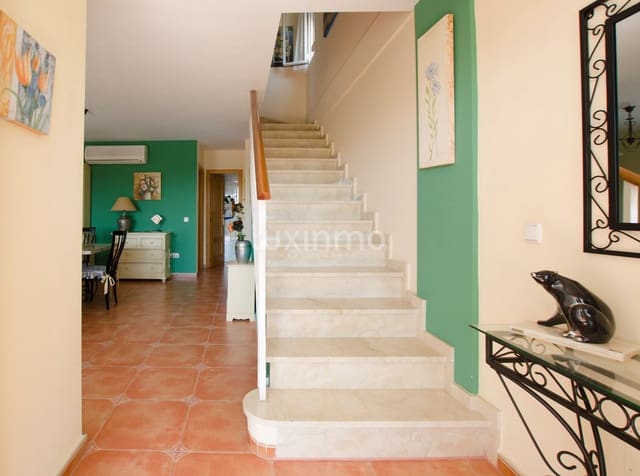 Chalet de 3 habitaciones en La Nucia en alquiler con piscina garaje - 1.750 € (Ref: 7707142)