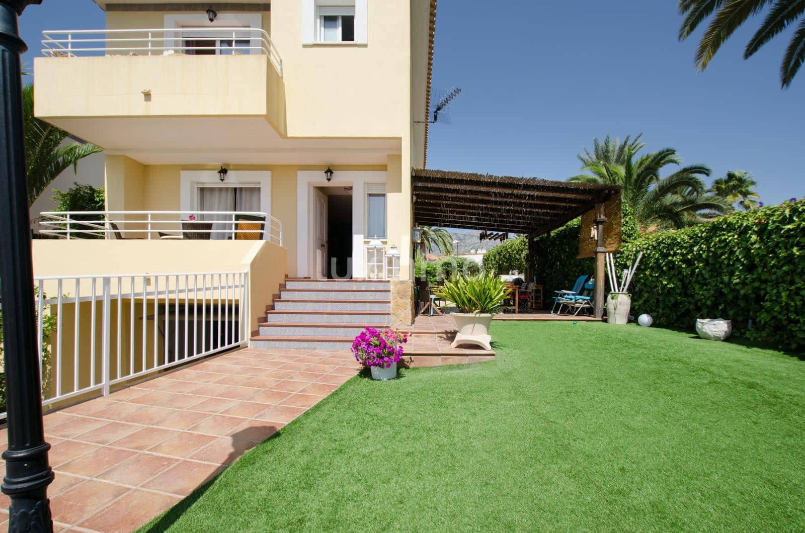 Chalet de 3 habitaciones en La Nucia en alquiler con piscina garaje - 1.750 € (Ref: 7707142)