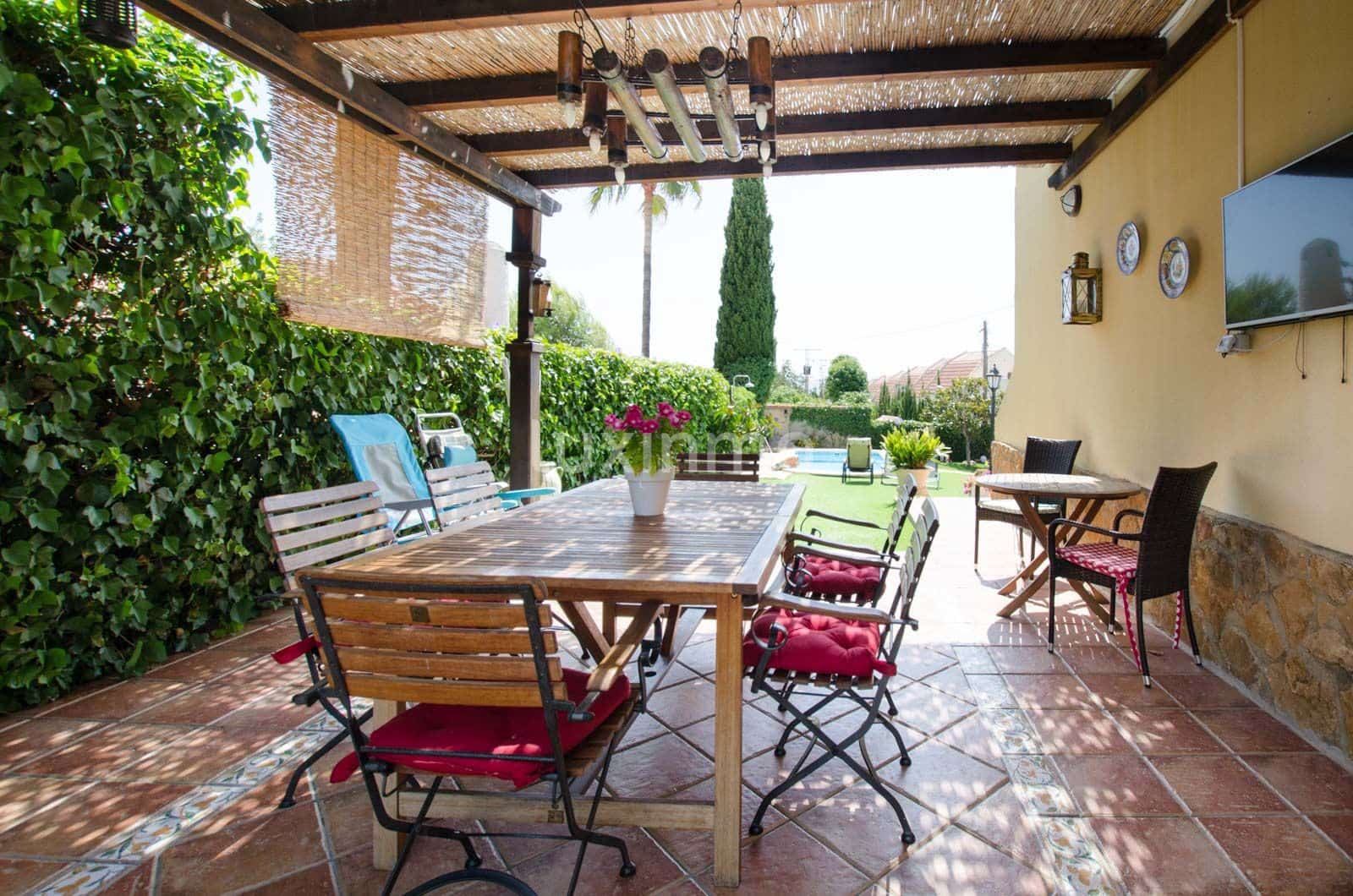 Chalet de 3 habitaciones en La Nucia en alquiler con piscina garaje - 1.750 € (Ref: 7707142)