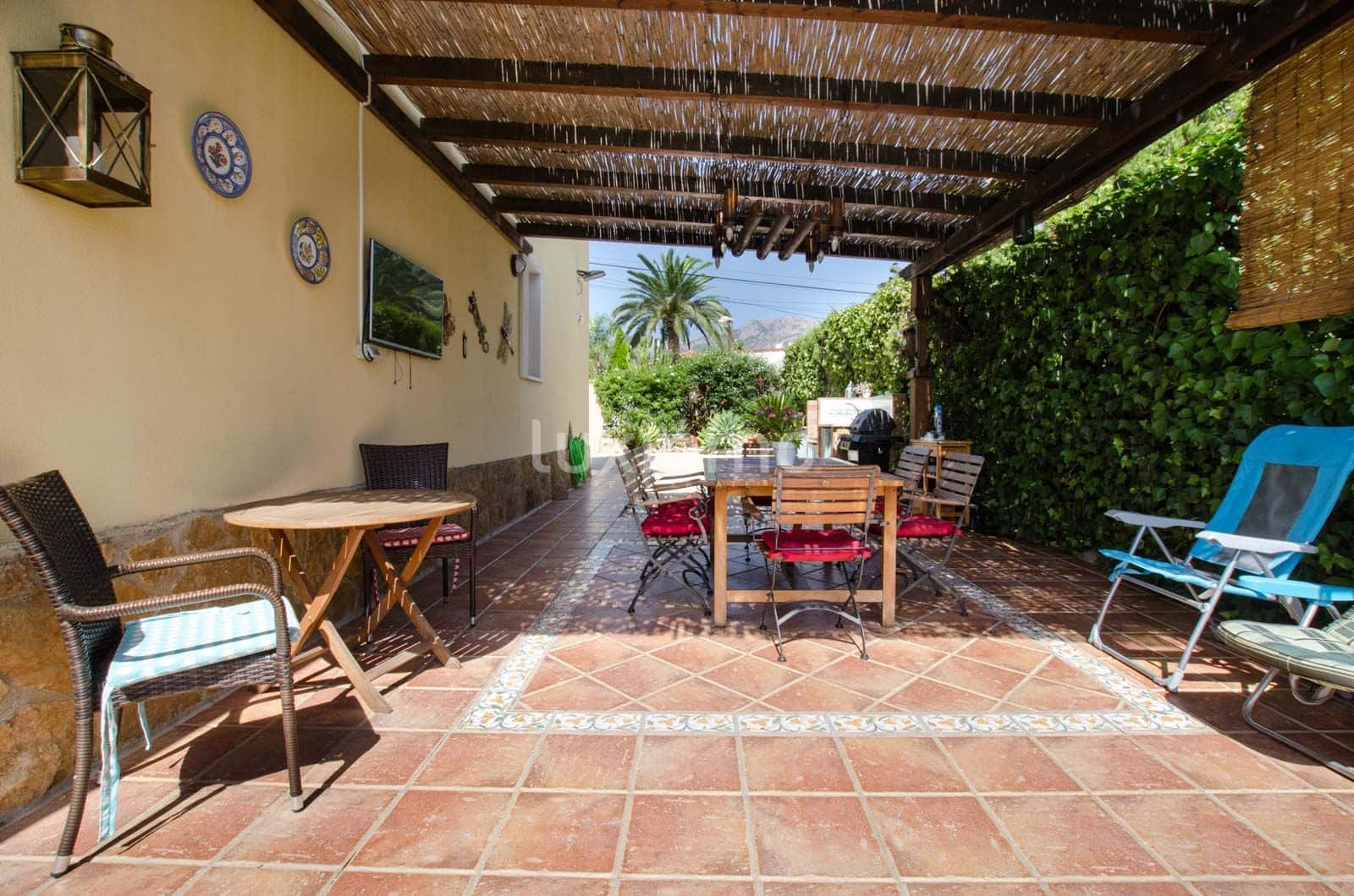 Chalet de 3 habitaciones en La Nucia en alquiler con piscina garaje - 1.750 € (Ref: 7707142)