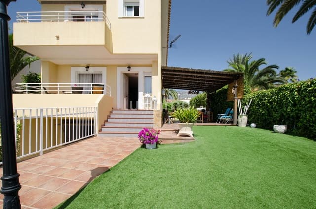 Chalet de 3 habitaciones en La Nucia en alquiler con piscina garaje - 1.750 € (Ref: 7707142)