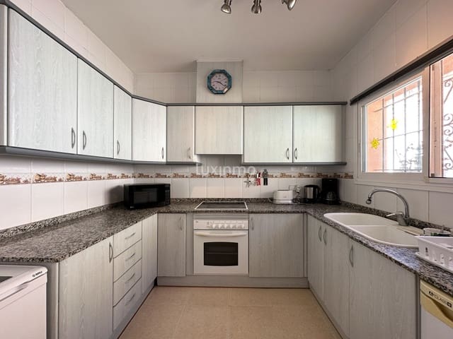 Villa/Maison de 3 chambres à louer à Calpe / Calp avec piscine garage - 1 500 € (Ref: 7826564)