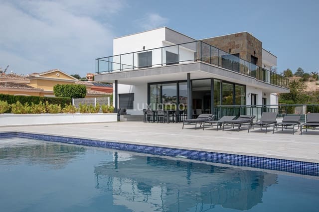 6 makuuhuone Huvila myytävänä paikassa Calpe / Calp mukana uima-altaan 
autotalli - 1 300 000 € (Ref: 7973089)