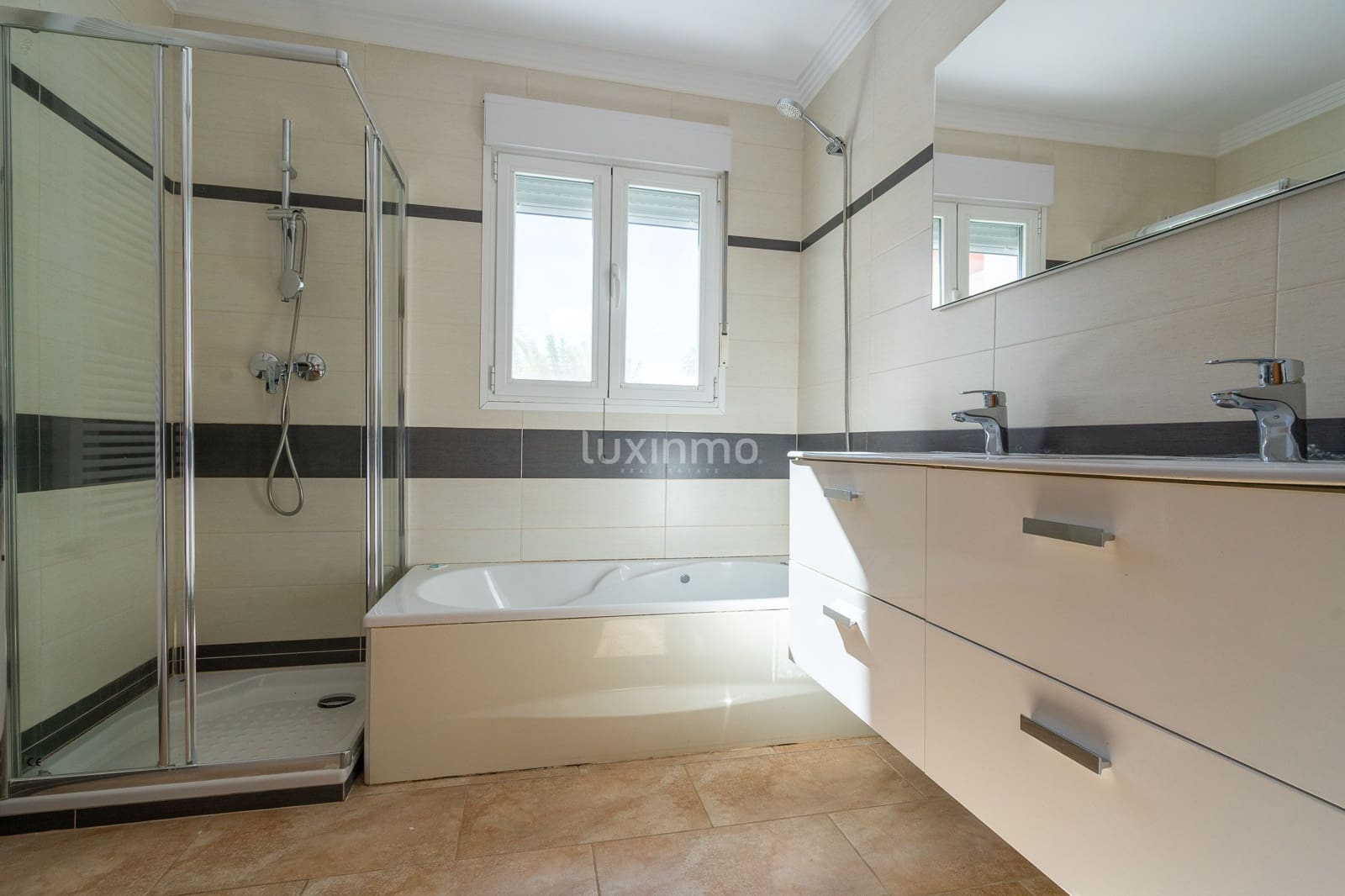 4 soveværelse Villa til leje i Javea / Xabia med swimmingpool garage - € 4.000 (Ref: 8017695)