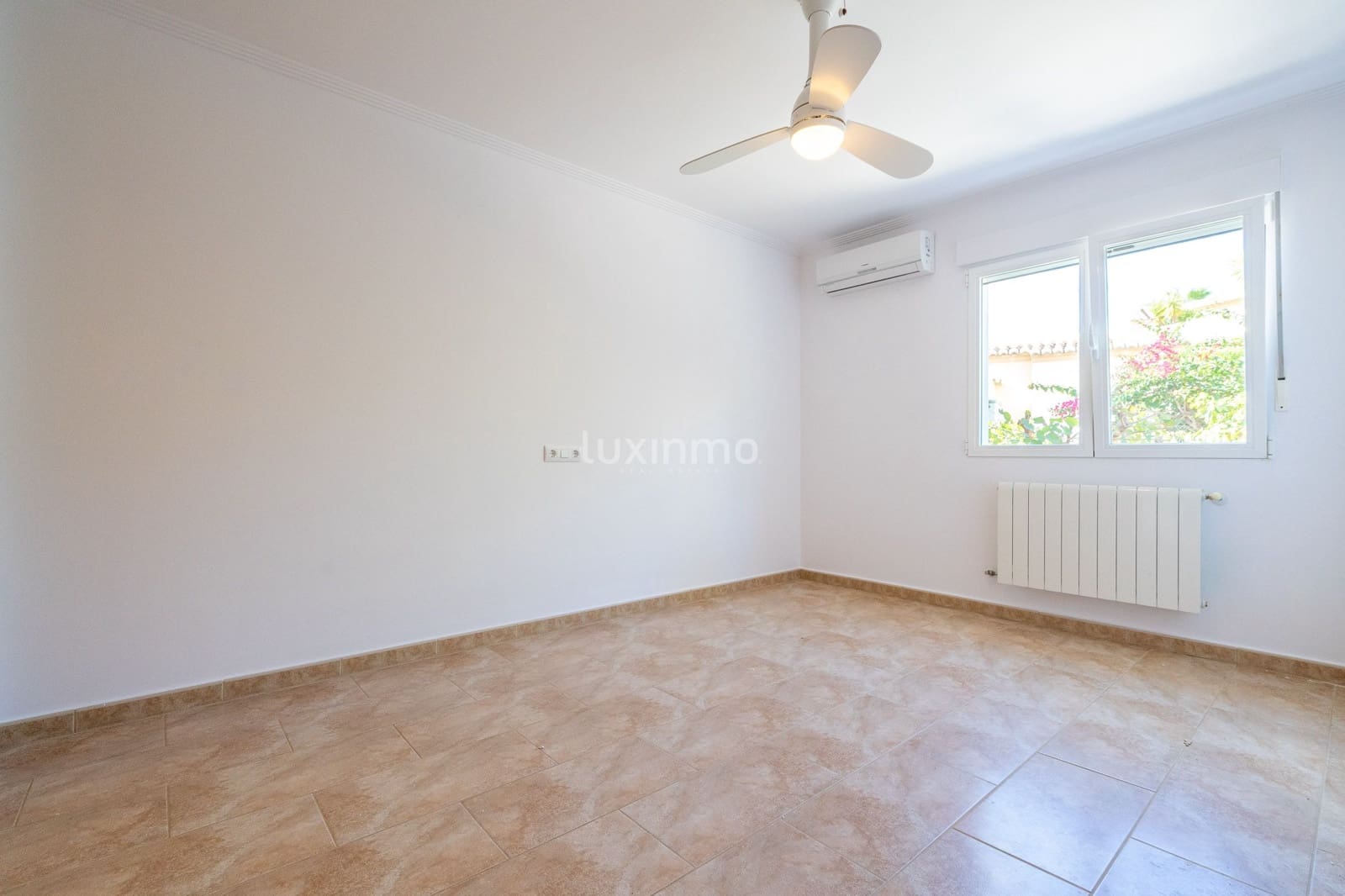 4 soveværelse Villa til leje i Javea / Xabia med swimmingpool garage - € 4.000 (Ref: 8017695)