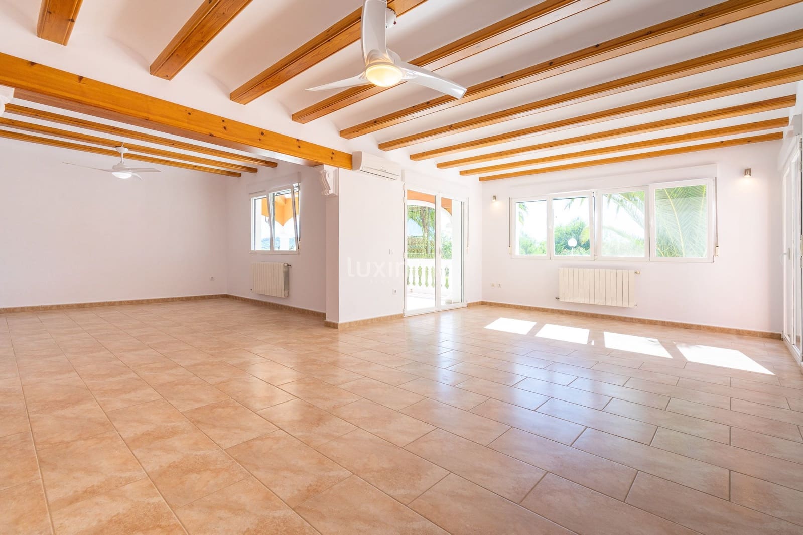 4 soveværelse Villa til leje i Javea / Xabia med swimmingpool garage - € 4.000 (Ref: 8017695)