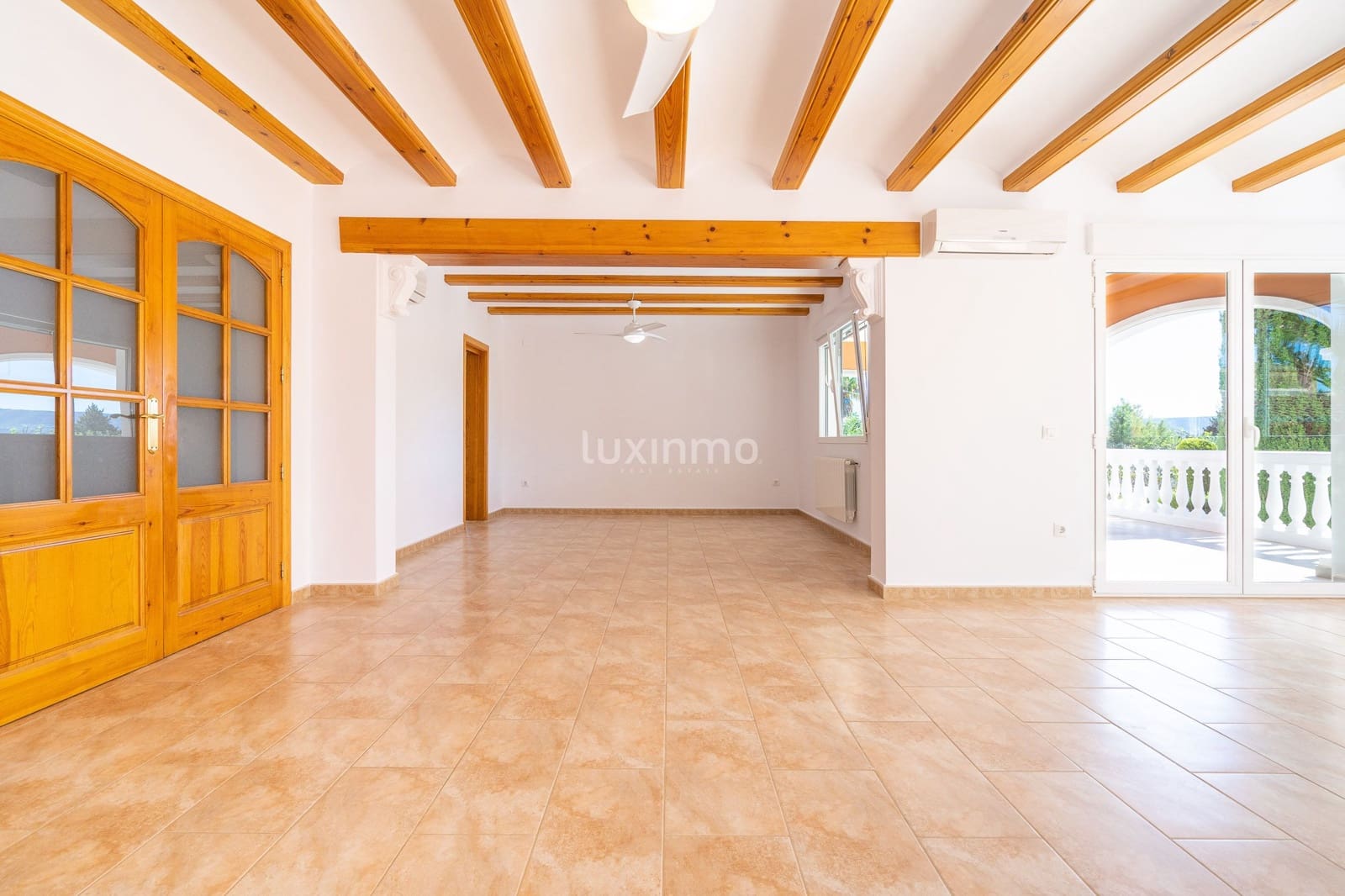 4 soveværelse Villa til leje i Javea / Xabia med swimmingpool garage - € 4.000 (Ref: 8017695)