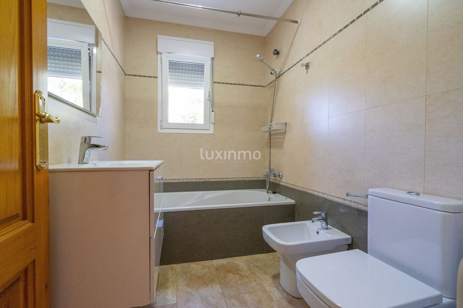 4 soveværelse Villa til leje i Javea / Xabia med swimmingpool garage - € 4.000 (Ref: 8017695)