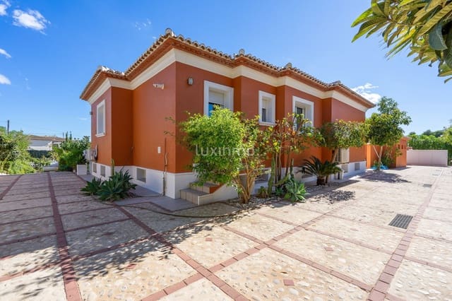 4 bedroom Villa for rent in Javea / Xàbia with pool garage - € 4,000 (Ref: 8017695)