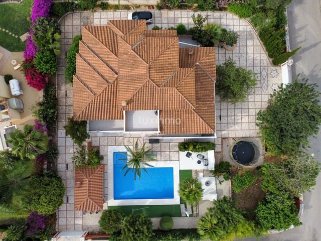 4 bedroom Villa for rent in Javea / Xàbia with pool garage - € 4,000 (Ref: 8017695)