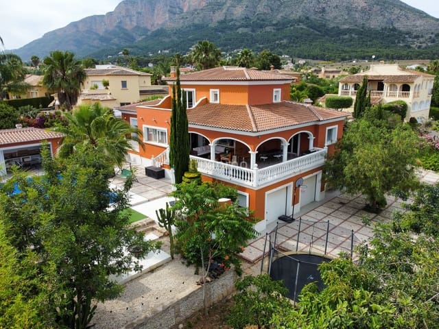 4 bedroom Villa for rent in Javea / Xàbia with pool garage - € 4,000 (Ref: 8017695)