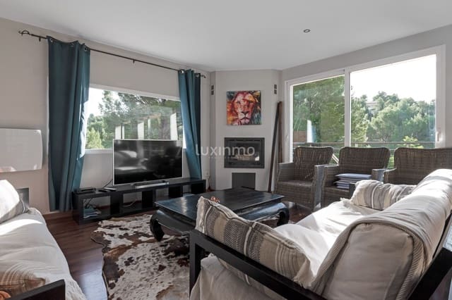 4 bedroom Villa for rent in Altea with pool garage - € 2,400 (Ref: 8173884)