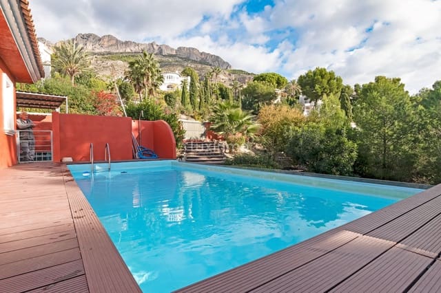 4 bedroom Villa for rent in Altea with pool garage - € 2,400 (Ref: 8173884)