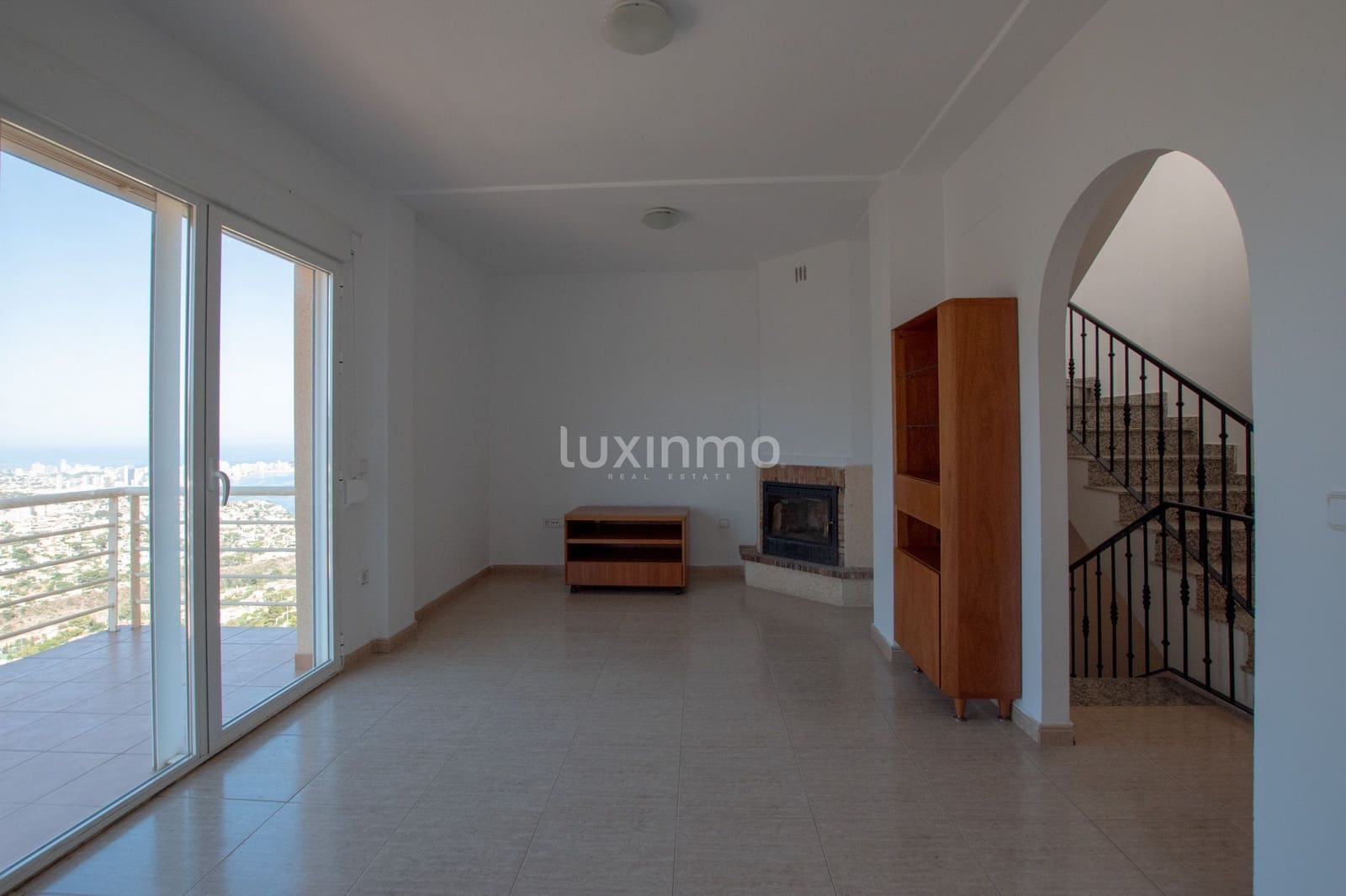 4 slaapkamer Rijtjeshuis te huur in Calpe / Calp met zwembad garage - € 1.500 (Ref: 8221940)