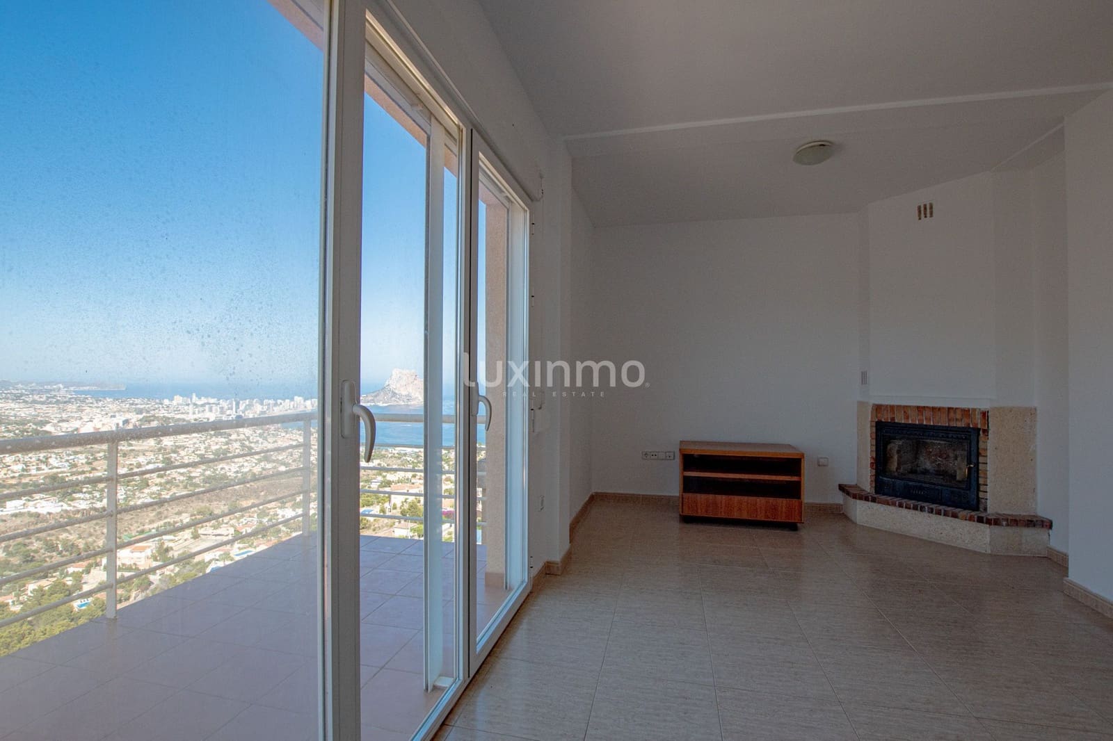 4 slaapkamer Rijtjeshuis te huur in Calpe / Calp met zwembad garage - € 1.500 (Ref: 8221940)