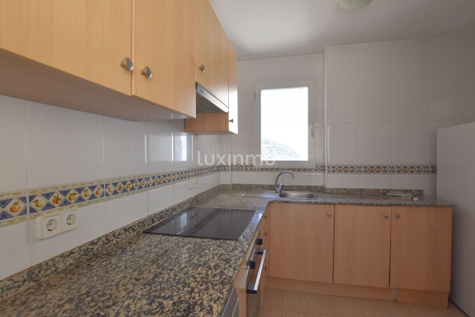 4 slaapkamer Rijtjeshuis te huur in Calpe / Calp met zwembad garage - € 1.500 (Ref: 8221940)