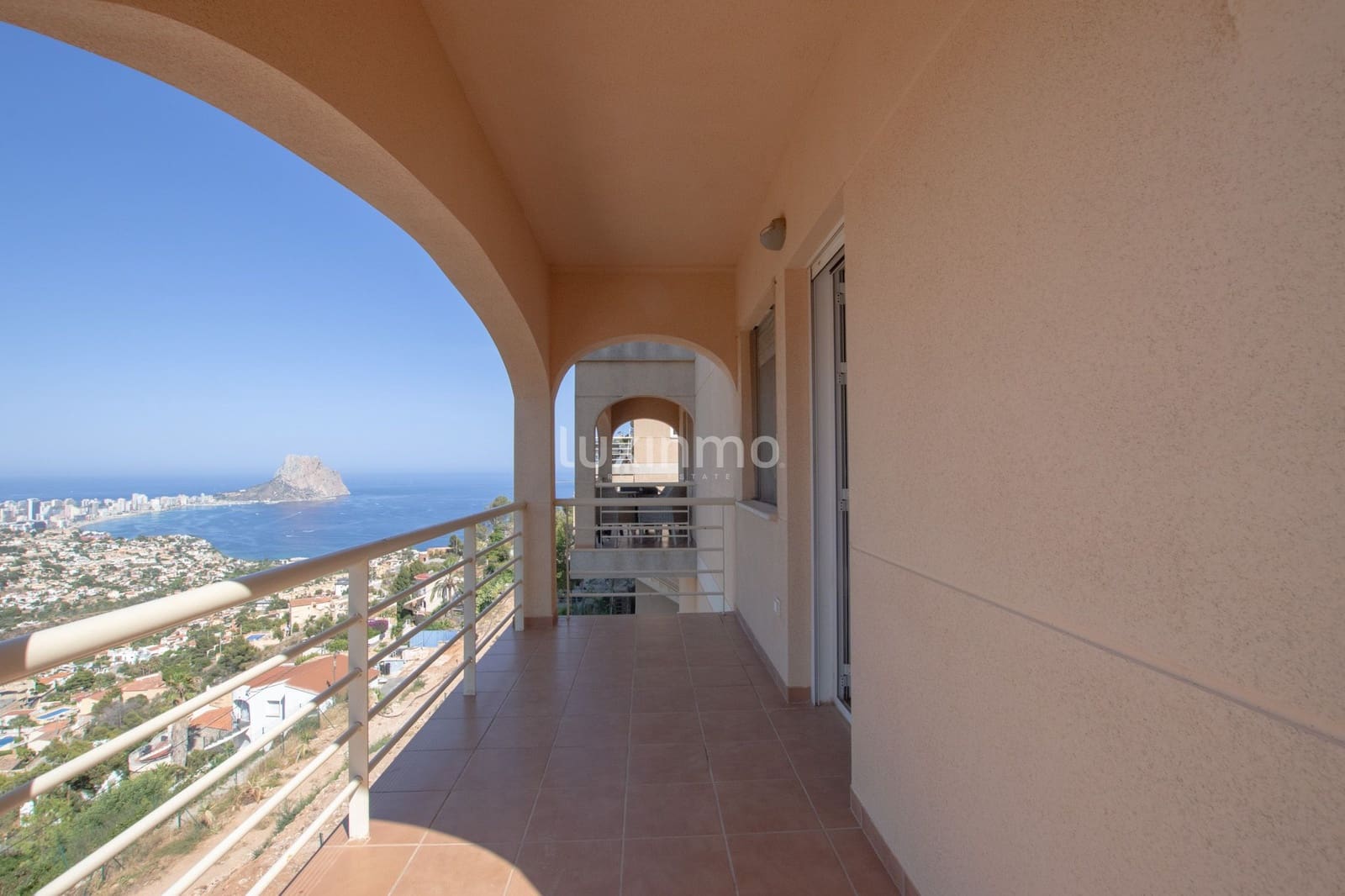 4 slaapkamer Rijtjeshuis te huur in Calpe / Calp met zwembad garage - € 1.500 (Ref: 8221940)