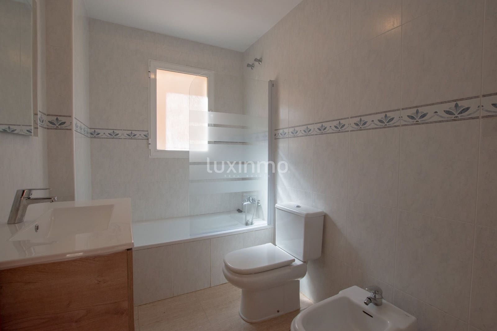 4 slaapkamer Rijtjeshuis te huur in Calpe / Calp met zwembad garage - € 1.500 (Ref: 8221940)