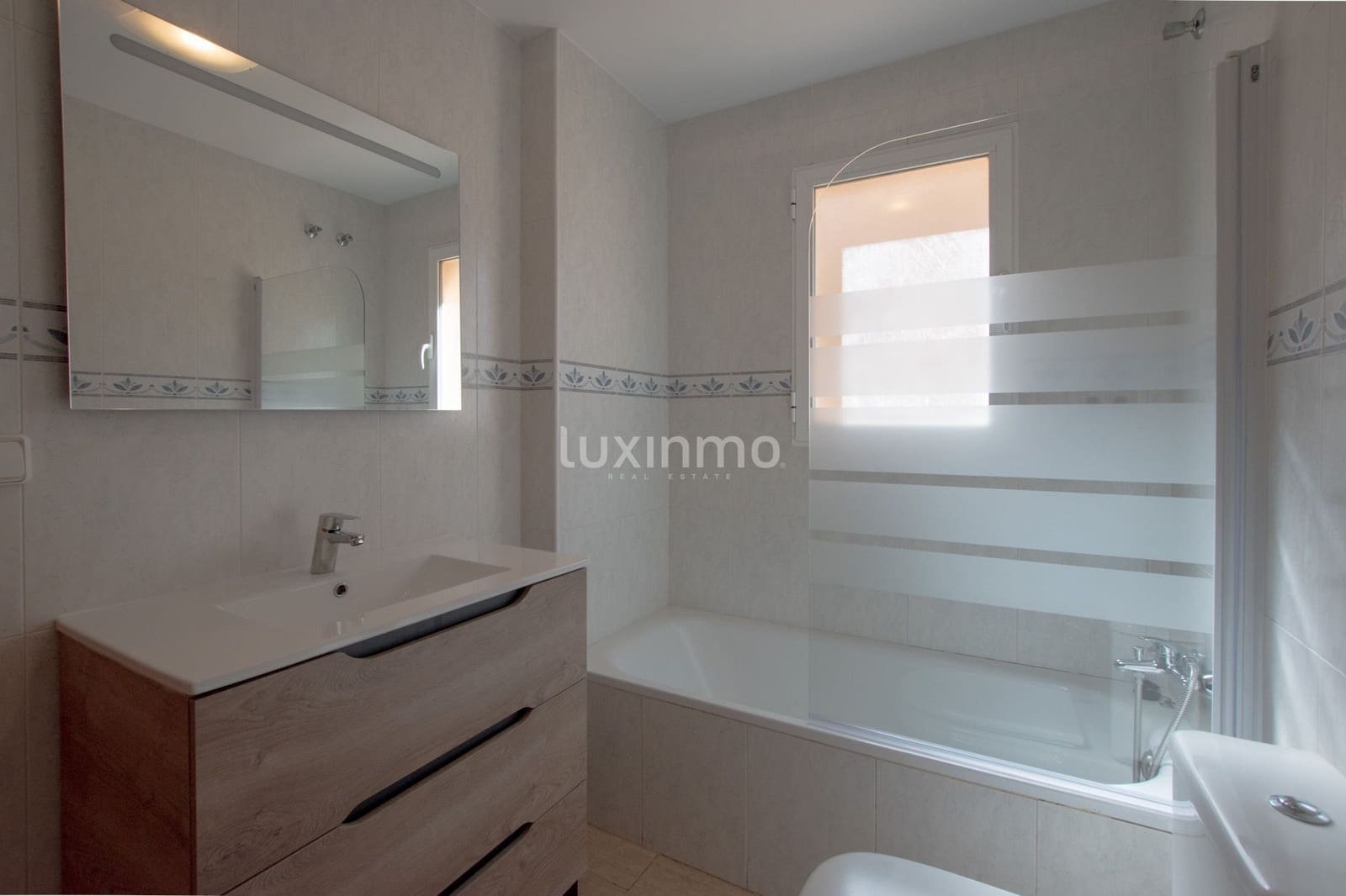 4 slaapkamer Rijtjeshuis te huur in Calpe / Calp met zwembad garage - € 1.500 (Ref: 8221940)