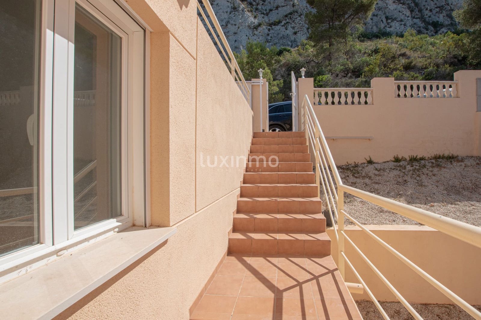 4 slaapkamer Rijtjeshuis te huur in Calpe / Calp met zwembad garage - € 1.500 (Ref: 8221940)