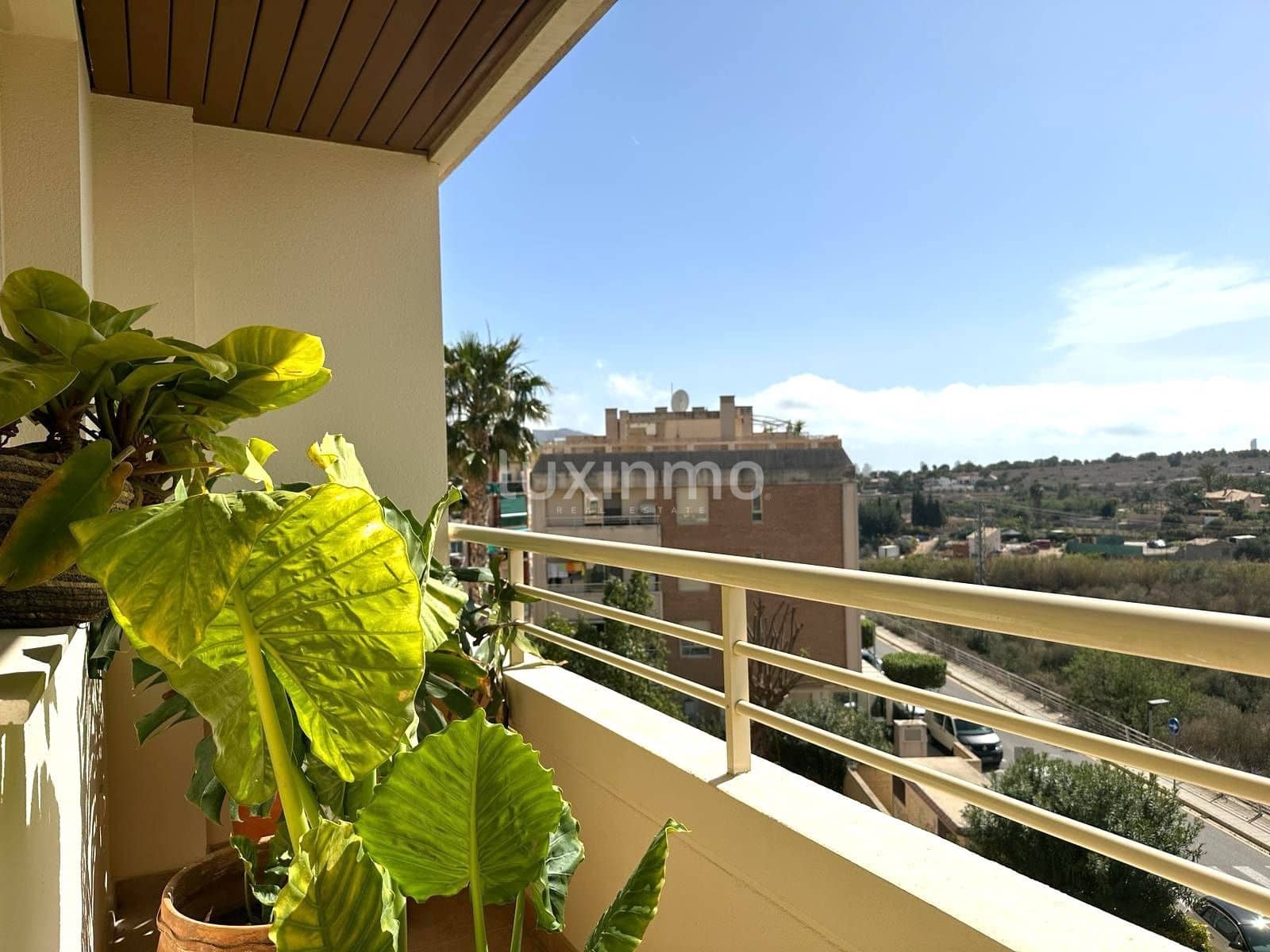 3 slaapkamer Penthouse te huur in Alfaz del Pi / L'Alfas del Pi met zwembad garage - € 1.300 (Ref: 8309529)
