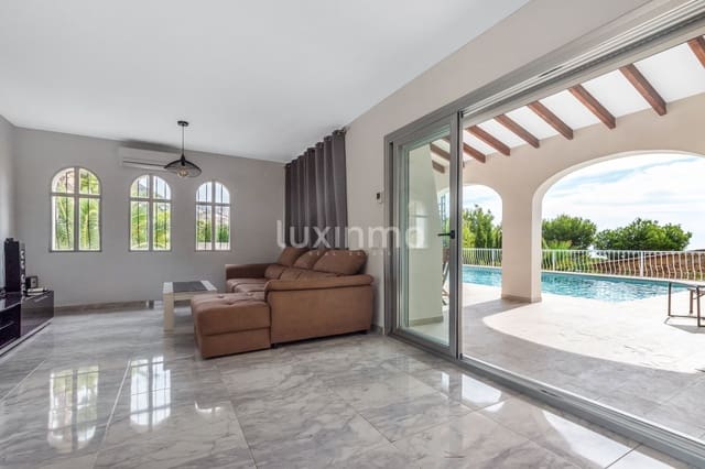 3 sypialnia Willa do wynajęcia w Altea z basenem garażem - 2 490 € (Ref: 8382237)