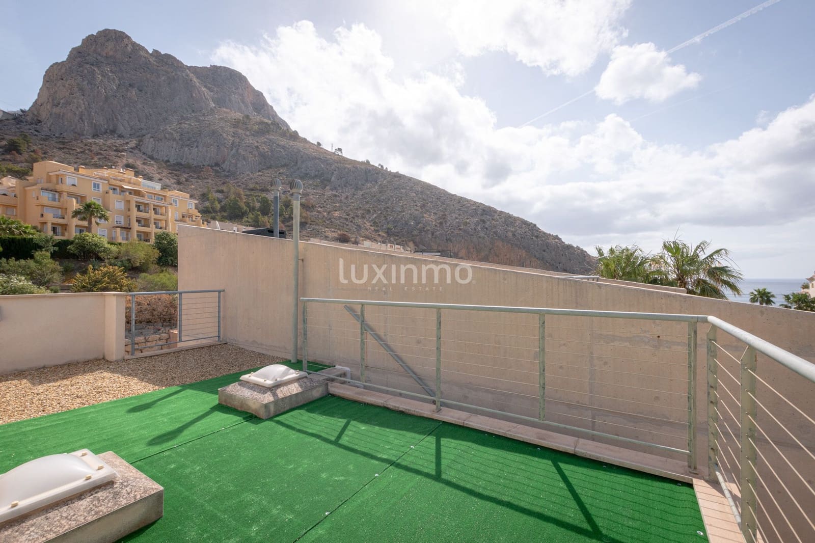 Adosado de 3 habitaciones en Altea en alquiler con piscina garaje - 1.500 € (Ref: 8428350)