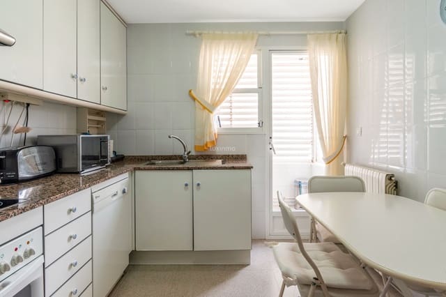 2 soverom Leilighet til leie i Benidorm med svømmebasseng garasje - € 1 100 (Ref: 8525111)