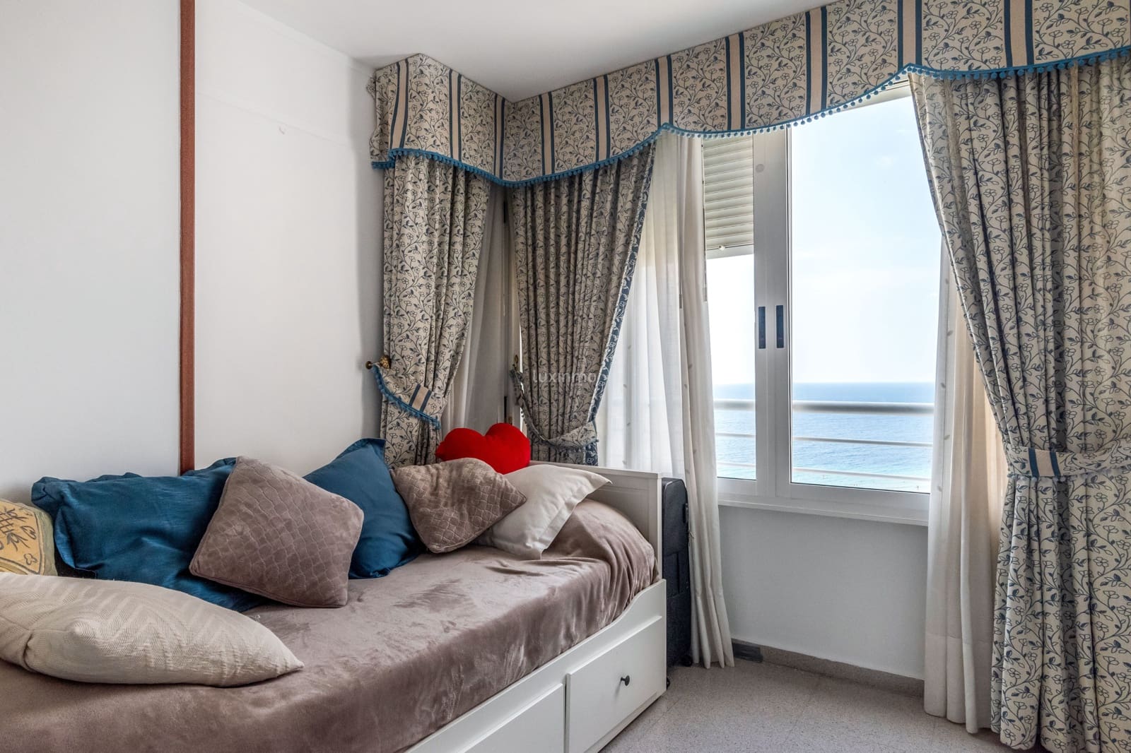 2 sovrum Lägenhet att hyra i Benidorm med pool garage - 1 100 € (Ref: 8525111)