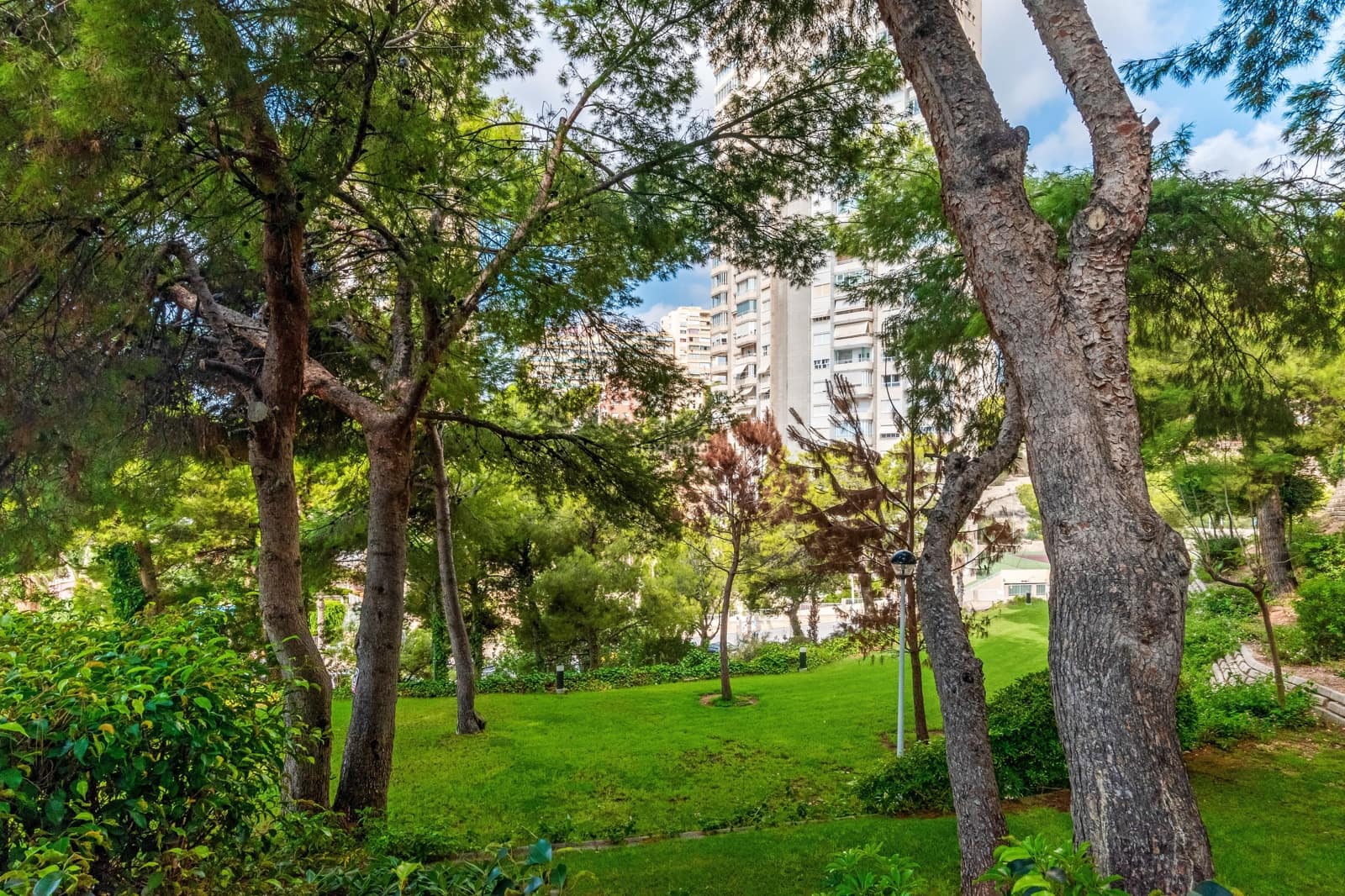 2 sovrum Lägenhet att hyra i Benidorm med pool garage - 1 100 € (Ref: 8525111)