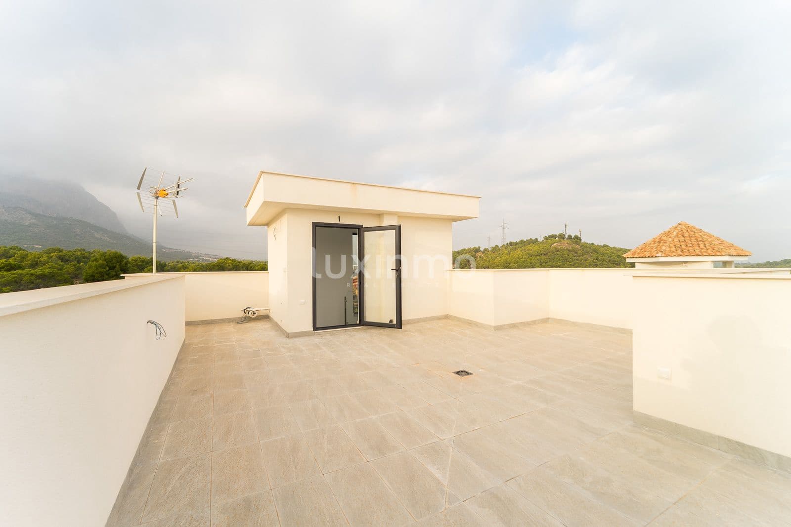 5 makuuhuone Huvila vuokrattavana paikassa La Nucia mukana 
autotalli - 2 000 € (Ref: 8599087)