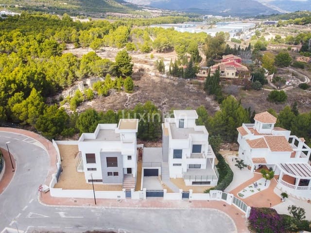 5 bedroom Villa for rent in La Nucia - € 2,000 (Ref: 8599087)