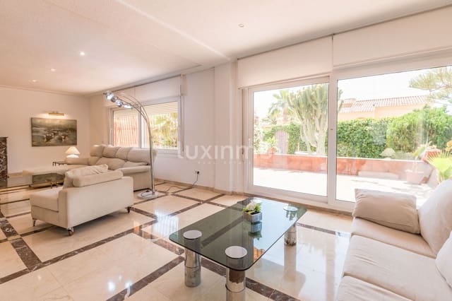 3 makuuhuone Huvila vuokrattavana paikassa Benidorm mukana uima-altaan 
autotalli - 3 200 € (Ref: 8614812)