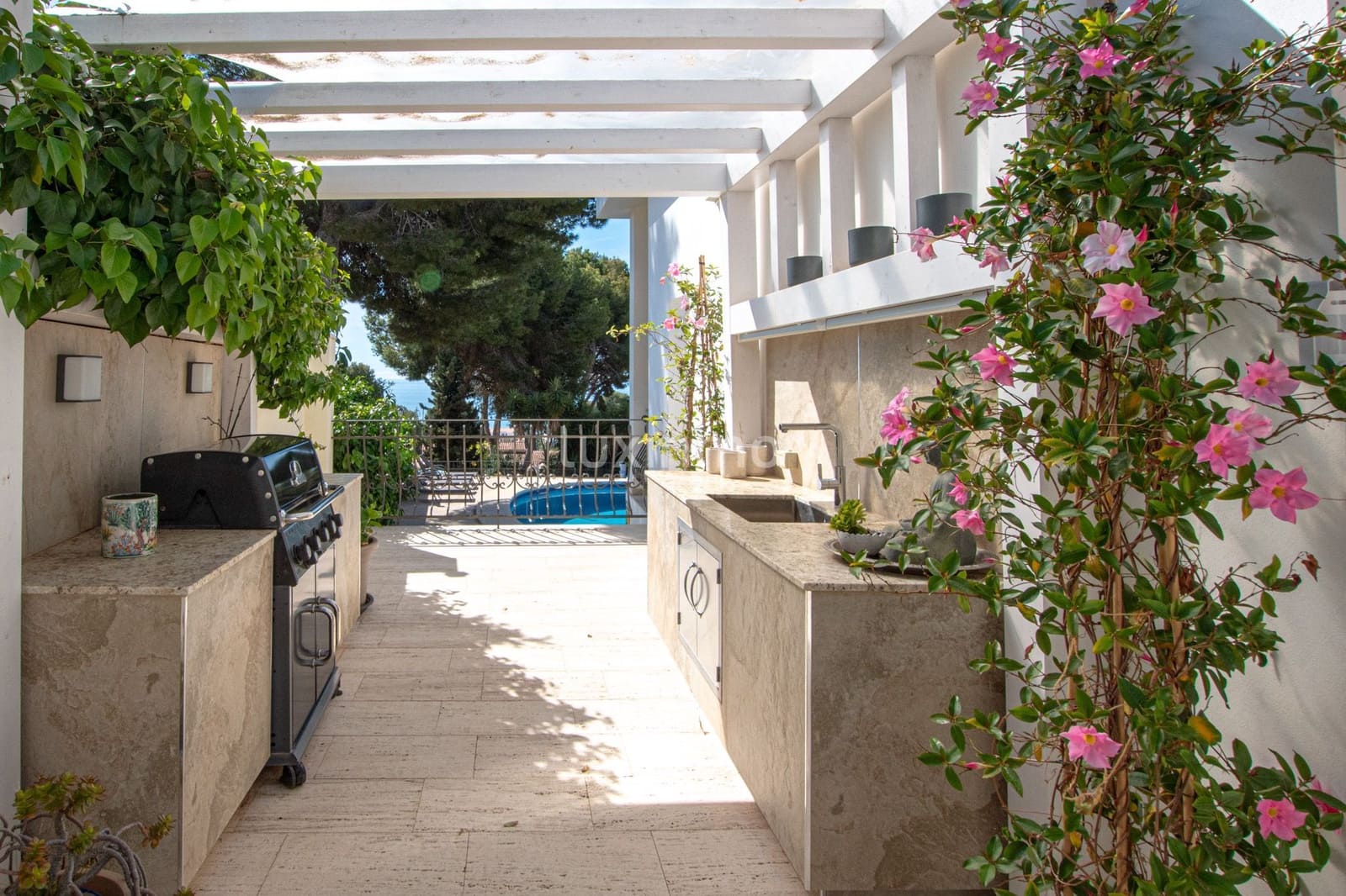 5 bedroom Villa for rent in Moraira with pool garage - € 8,500 (Ref: 8633008)