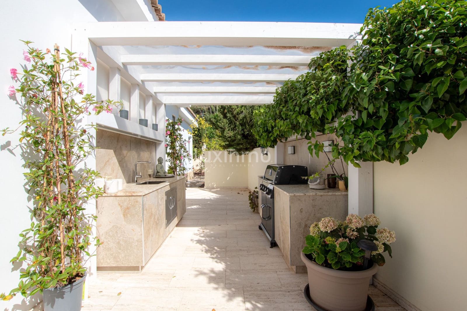 5 bedroom Villa for rent in Moraira with pool garage - € 8,500 (Ref: 8633008)