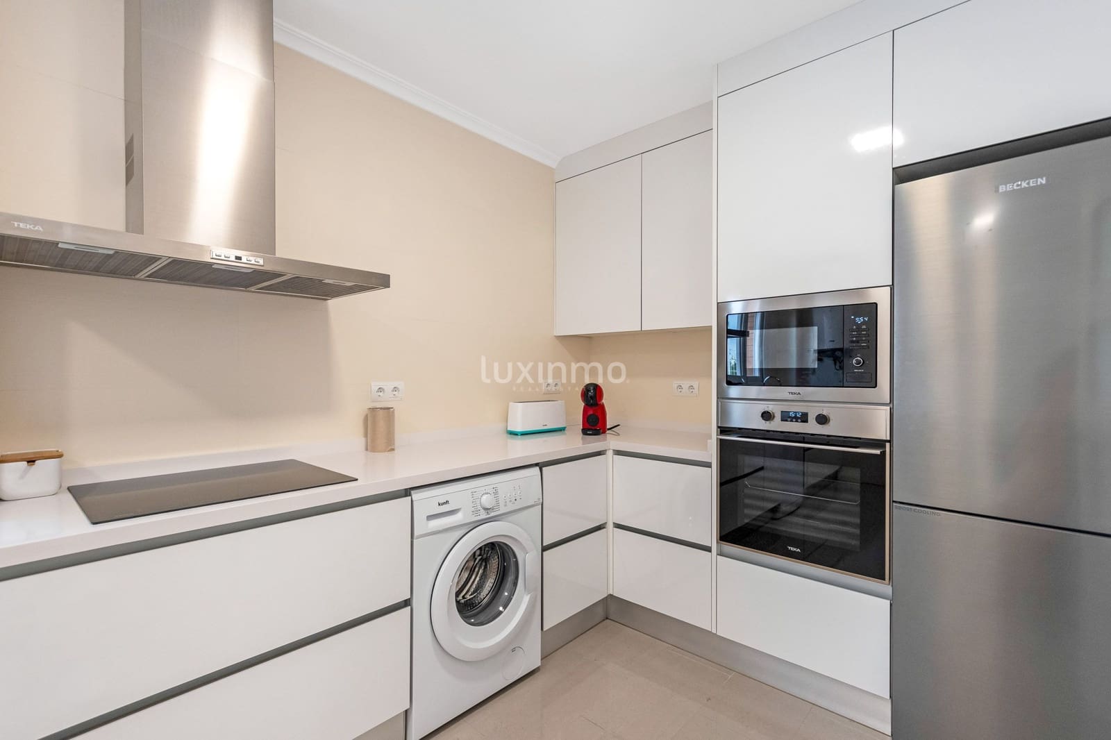 4 makuuhuone Huvila vuokrattavana paikassa Benidorm mukana uima-altaan 
autotalli - 3 100 € (Ref: 8644586)