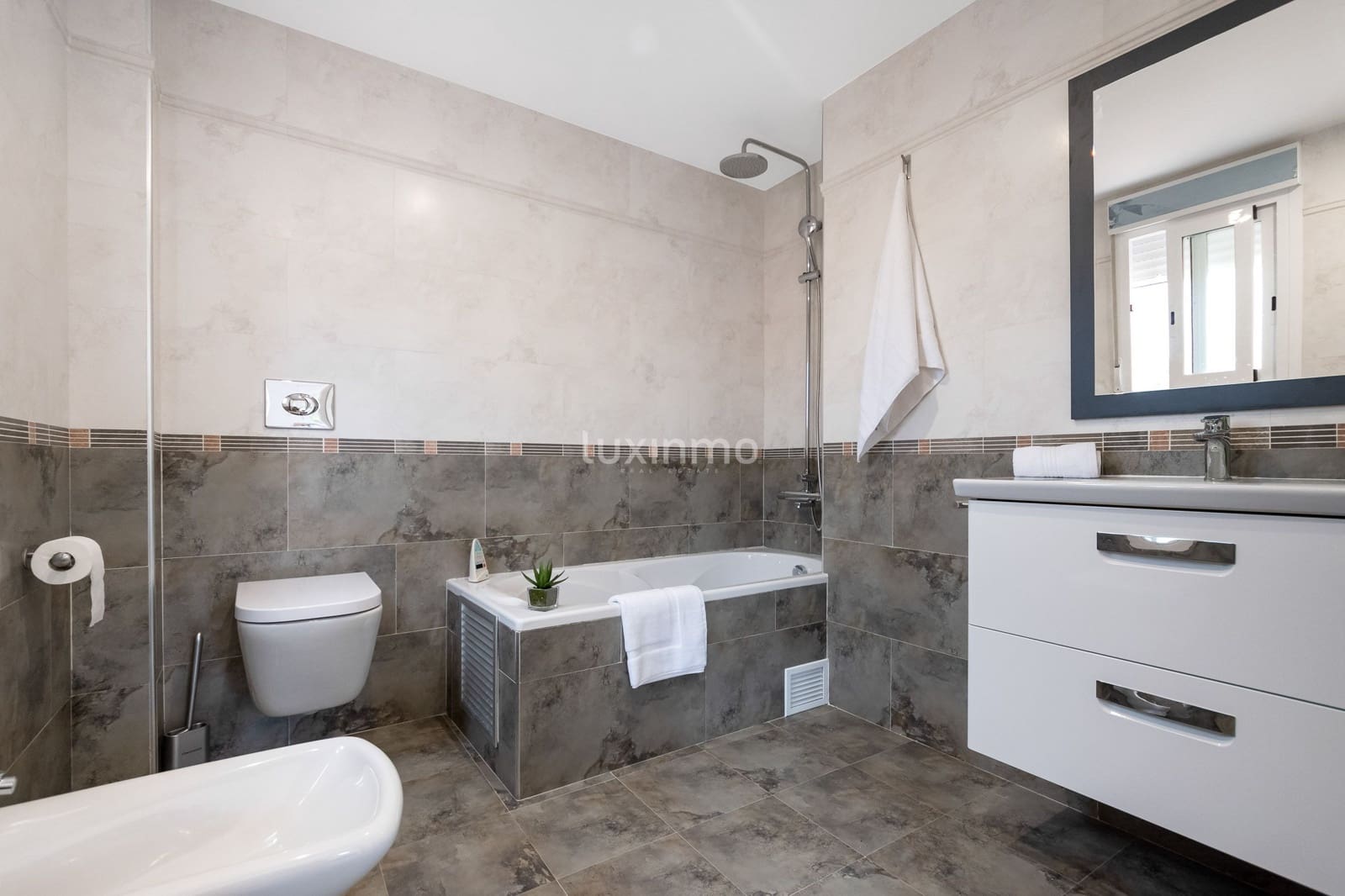 4 makuuhuone Huvila vuokrattavana paikassa Benidorm mukana uima-altaan 
autotalli - 3 100 € (Ref: 8644586)